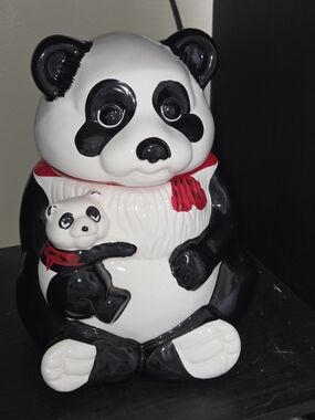Vintage metlox  Panda Bear with baby  Cookie Jar.  12x9. In excellent condition